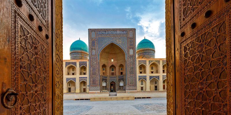 Rytietiškos Uzbekistano Pasakos (skrydis iš Rygos)